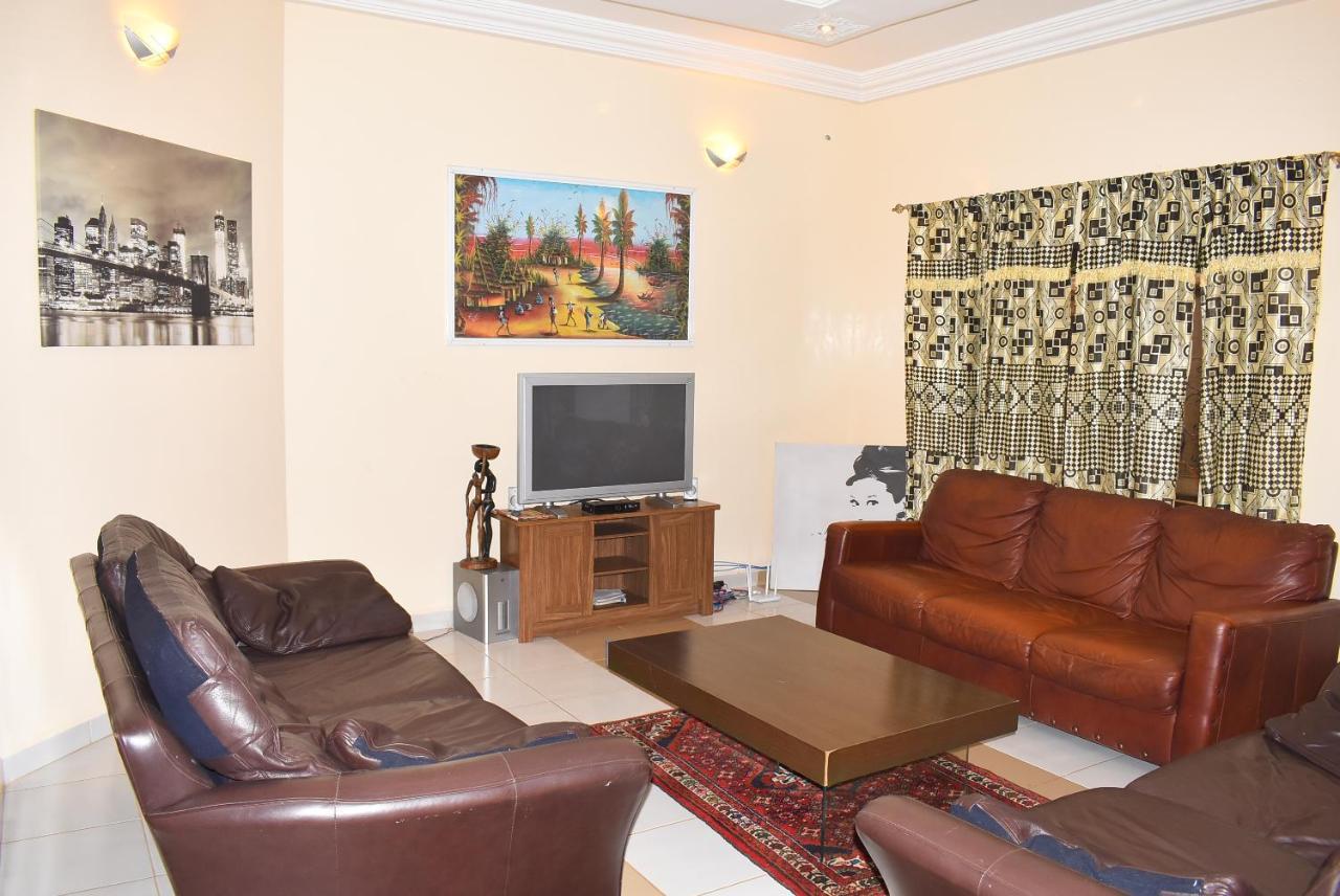 London Innn Gambia Brufut Eksteriør bilde